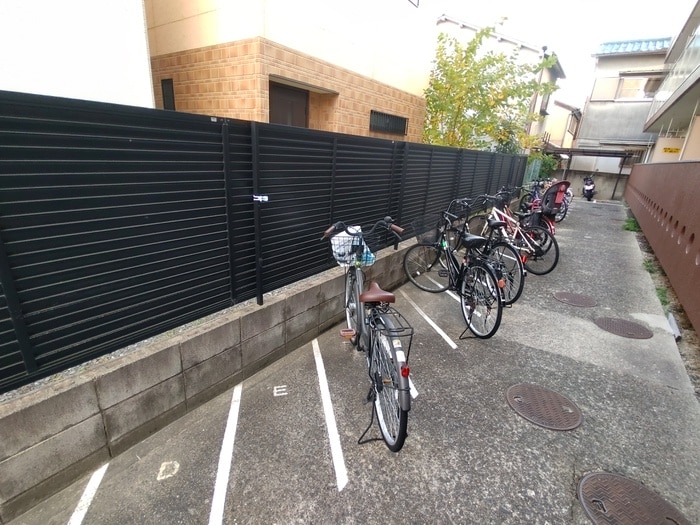 物件外観写真3　(駐輪場)