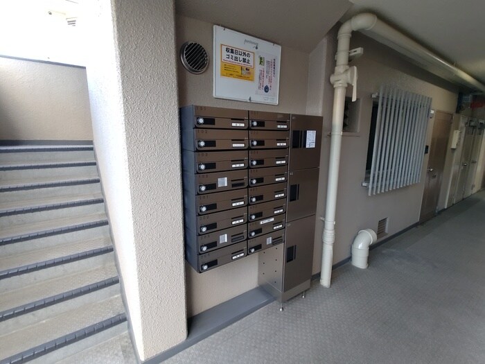 物件外観写真5　(エントランス部分)