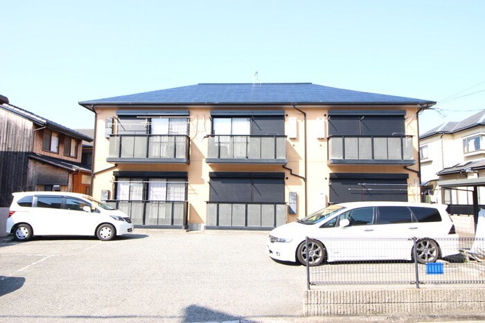 物件外観写真3　(駐車場)