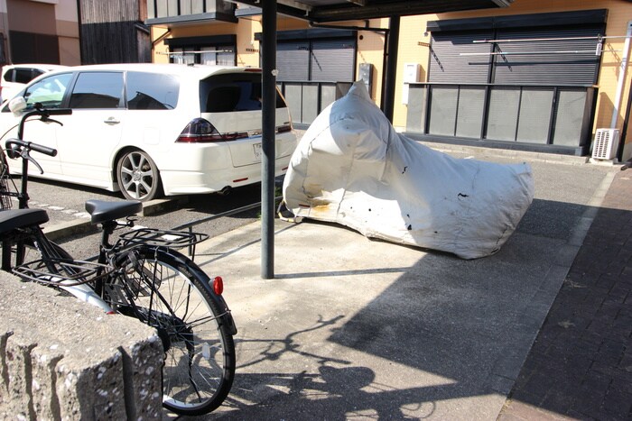 物件外観写真4　(駐輪場)