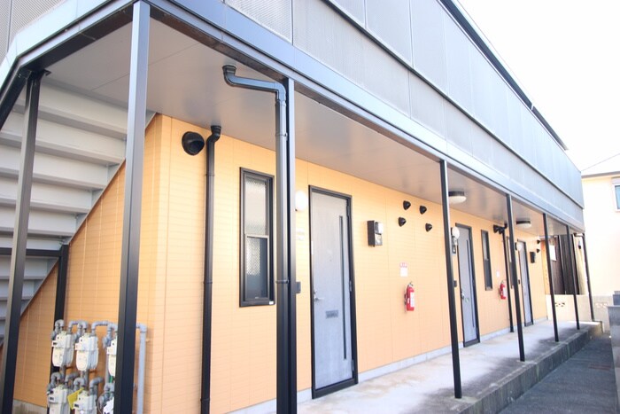 物件外観写真5　(エントランス部分)