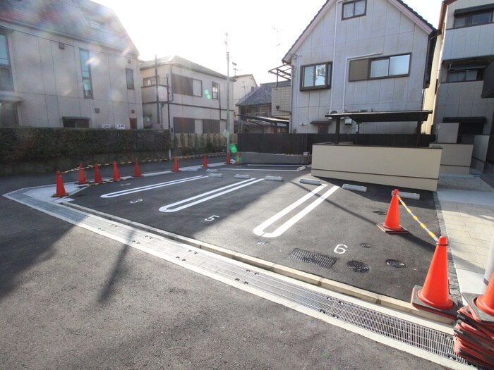 物件外観写真6　(駐車場)