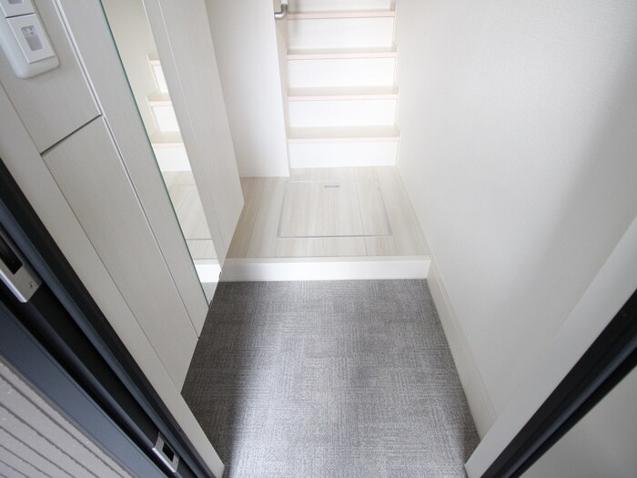 物件内観写真15　(玄関)