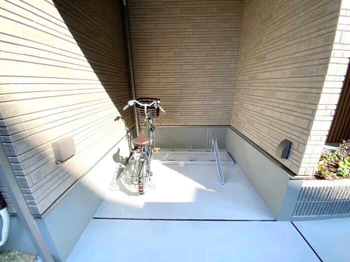 物件外観写真5　(駐輪場)