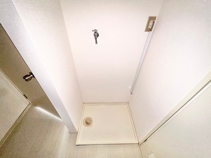 物件内観写真16　(洗濯機置場)