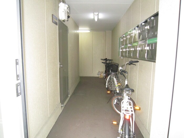 物件外観写真2　(エントランス部分)