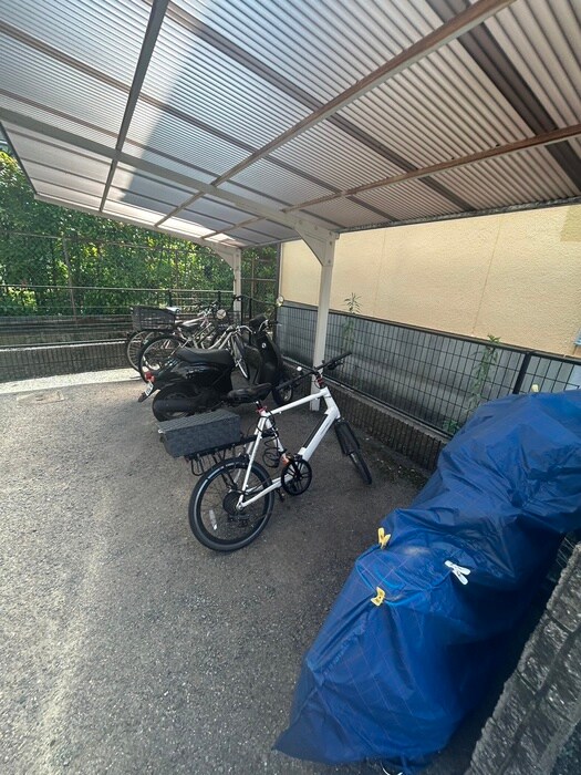 物件外観写真4　(駐輪場)
