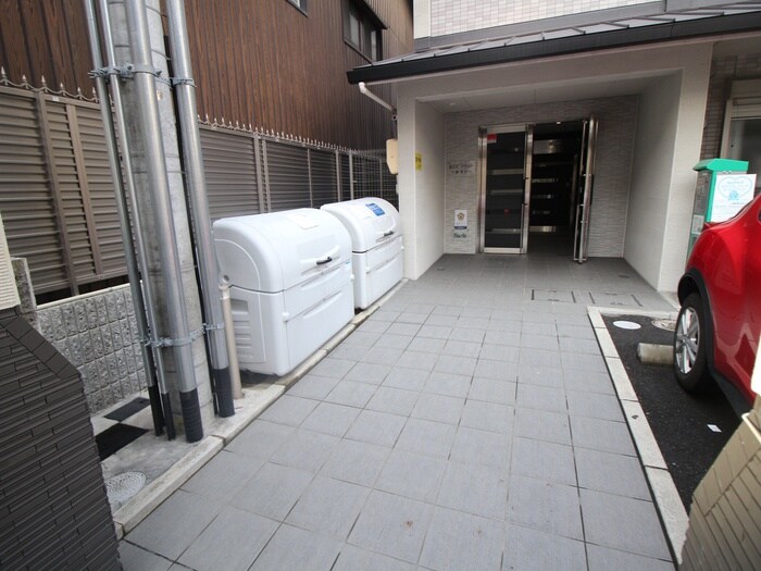 物件外観写真2　(エントランス部分)