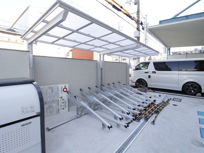 物件外観写真4　(駐輪場)