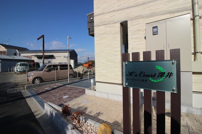 物件外観写真2　(エントランス部分)