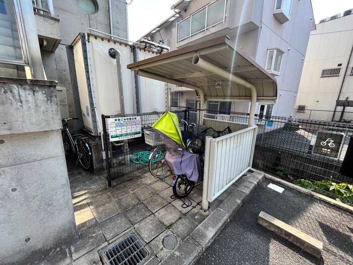 物件外観写真4　(駐輪場)