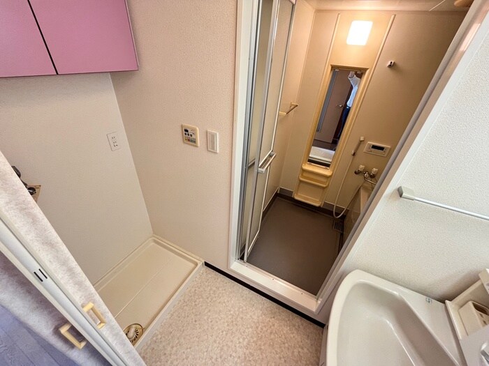 物件内観写真13　(洗濯機置場)