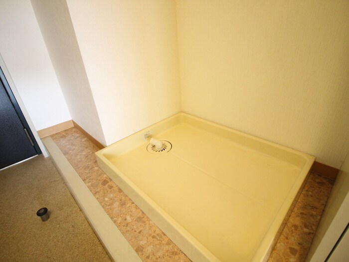 物件内観写真13　(洗濯機置場)