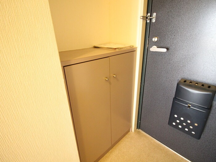 物件内観写真18　(玄関)