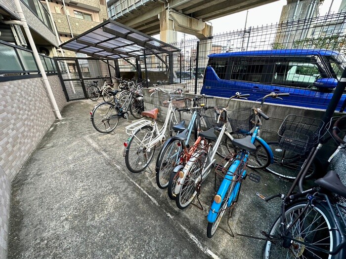 物件外観写真4　(駐輪場)