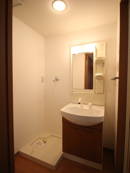 物件内観写真11　(洗濯機置場)