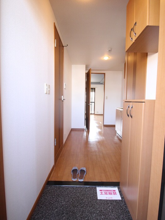 物件内観写真12　(玄関)