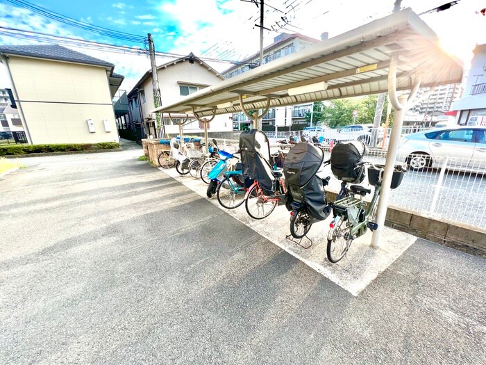 物件外観写真3　(駐輪場)