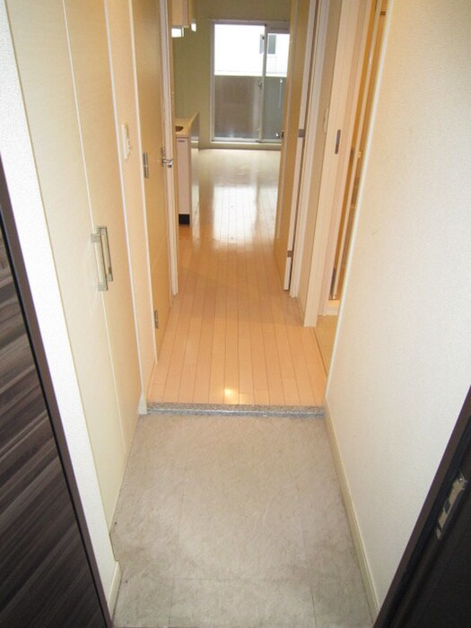 物件内観写真6　(玄関)