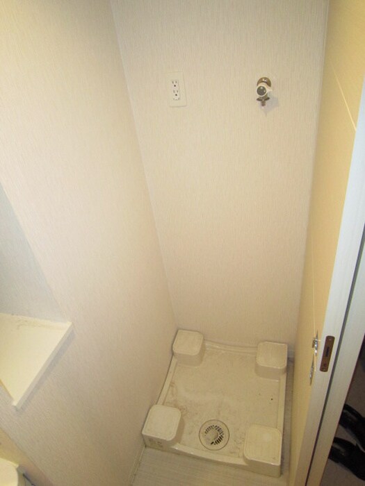 物件内観写真10　(洗濯機置場)