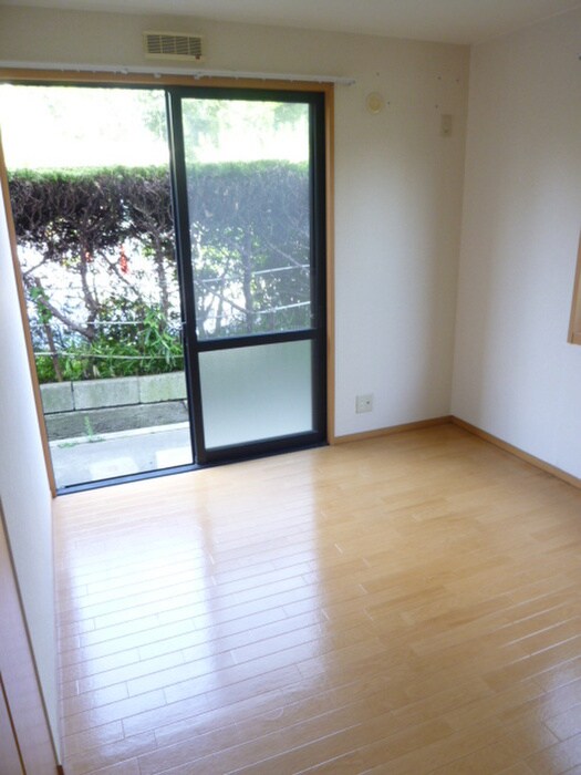 物件内観写真4　(居室)