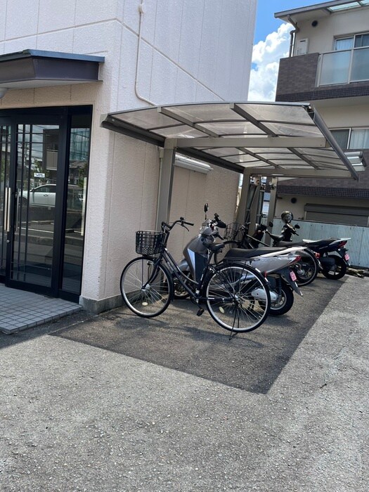 物件外観写真2　(駐輪場)