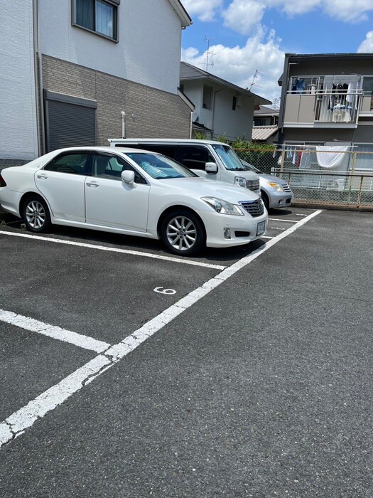 物件外観写真3　(駐車場)