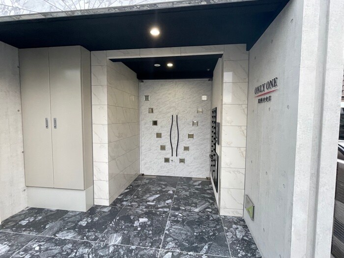 物件外観写真4　(エントランス部分)