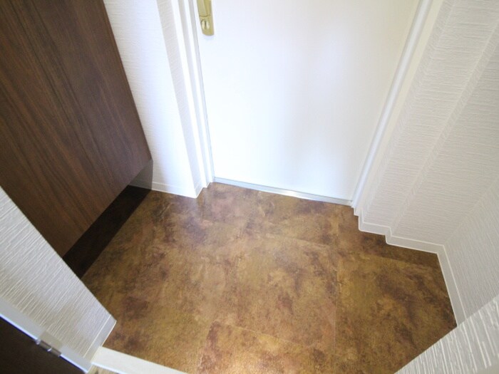 物件内観写真18　(玄関)