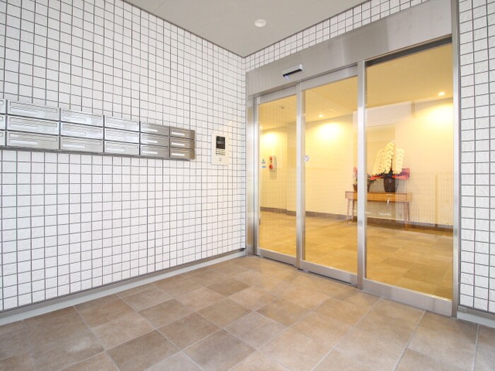 物件外観写真3　(エントランス部分)