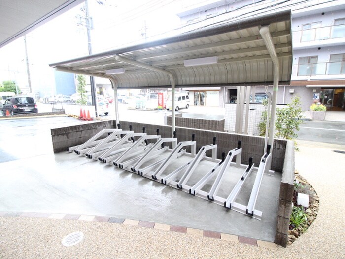 物件外観写真4　(駐輪場)