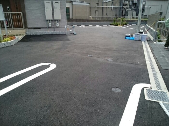 物件外観写真2　(駐車場)