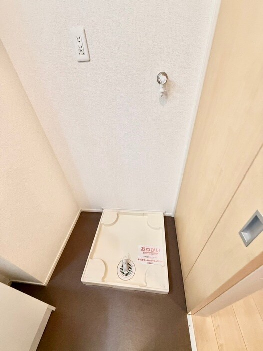 物件内観写真17　(洗濯機置場)