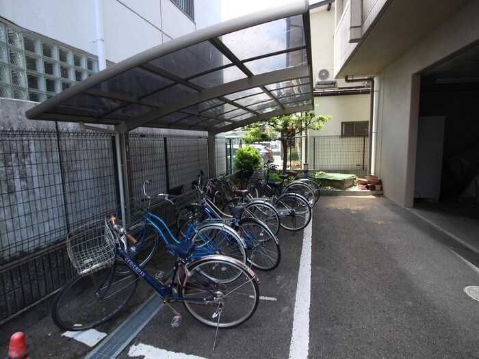 物件外観写真2　(駐輪場)