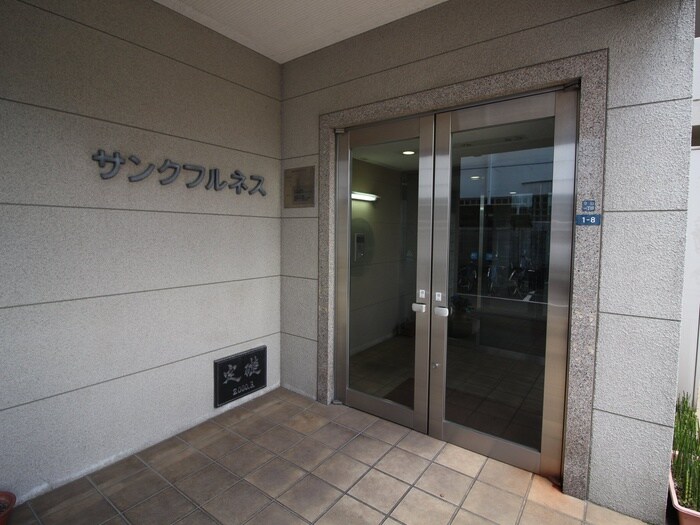 物件外観写真3　(エントランス部分)