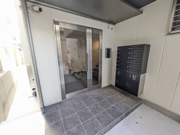 物件外観写真3　(エントランス部分)