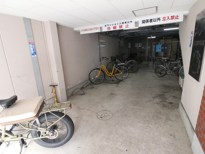 物件外観写真6　(駐輪場)