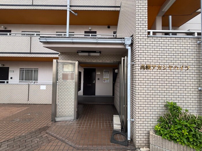 物件外観写真4　(エントランス部分)