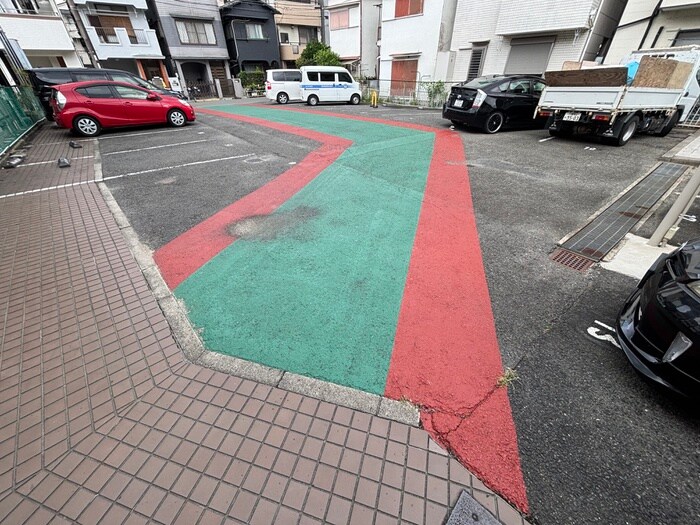 物件外観写真5　(駐車場)