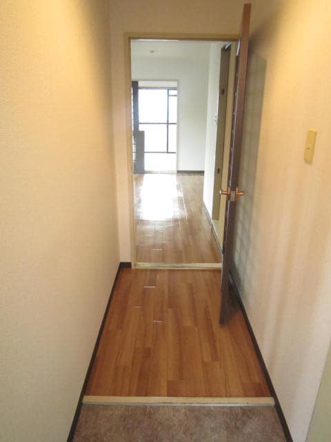 物件内観写真4　(玄関)