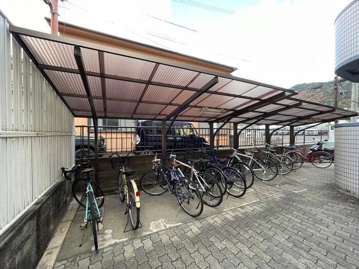 物件外観写真4　(駐輪場)
