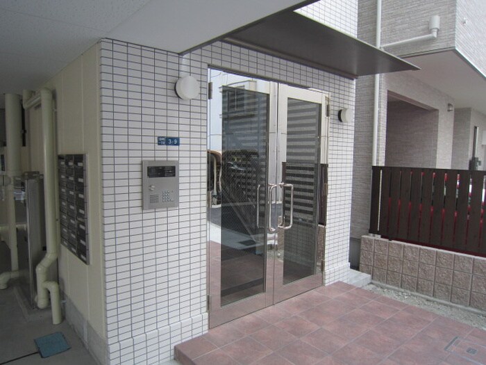 物件外観写真3　(エントランス部分)