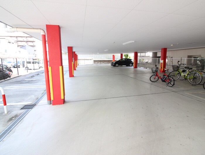 物件外観写真4　(駐車場)