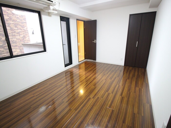 物件内観写真8　(室内からの展望)