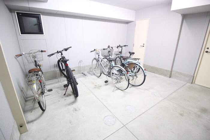 物件外観写真4　(駐輪場)