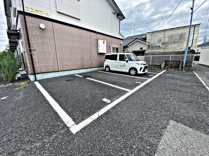 物件外観写真4　(駐車場)