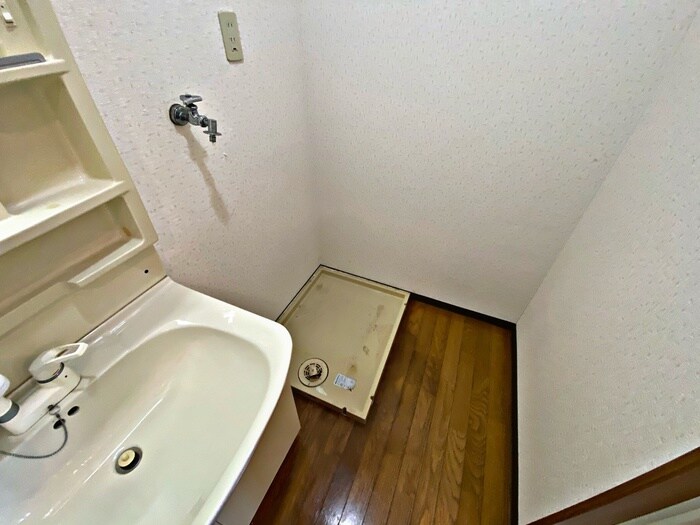 物件内観写真13　(洗濯機置場)