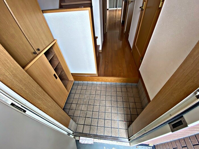 物件内観写真16　(玄関)