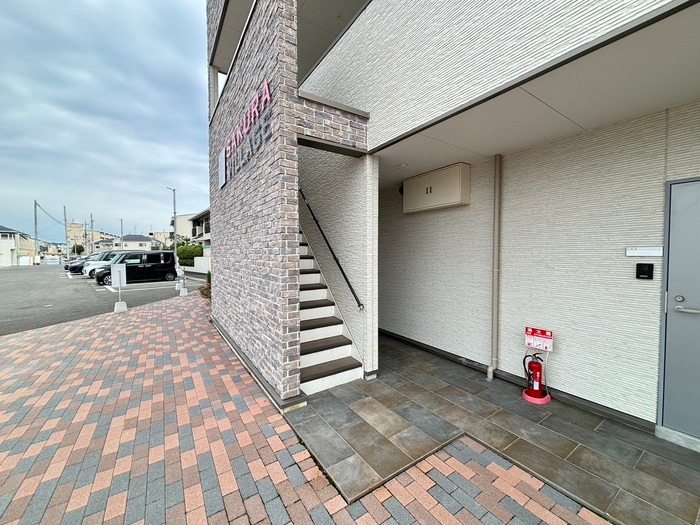 物件外観写真3　(エントランス部分)