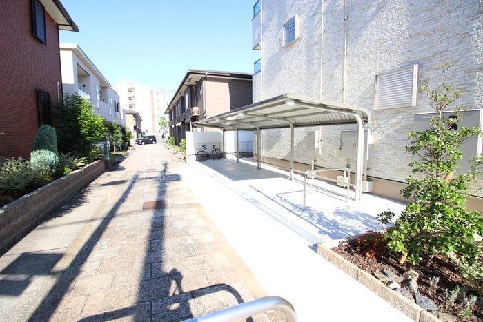 物件外観写真4　(駐輪場)